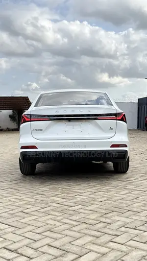 New Roewe i5 2026 White