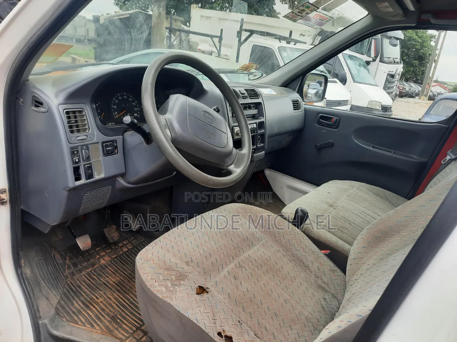 Toyota HiAce 2000 White