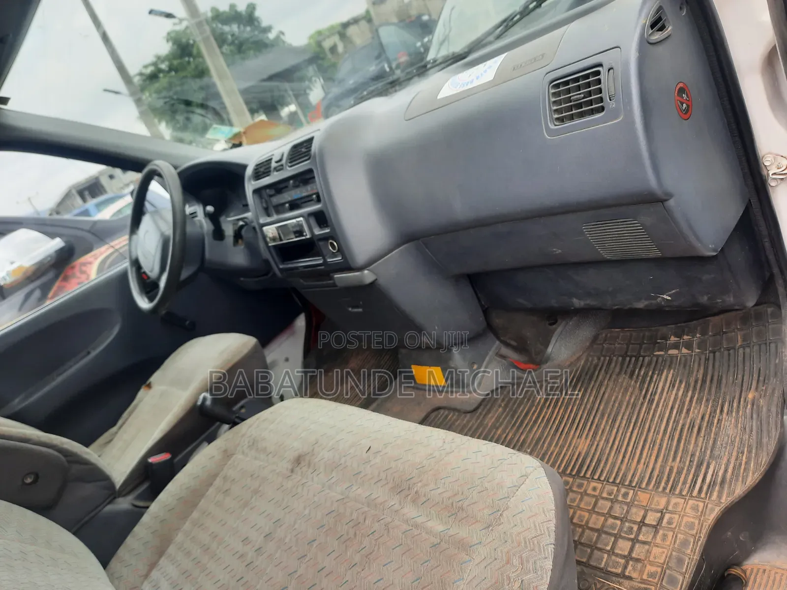 Toyota HiAce 2000 White