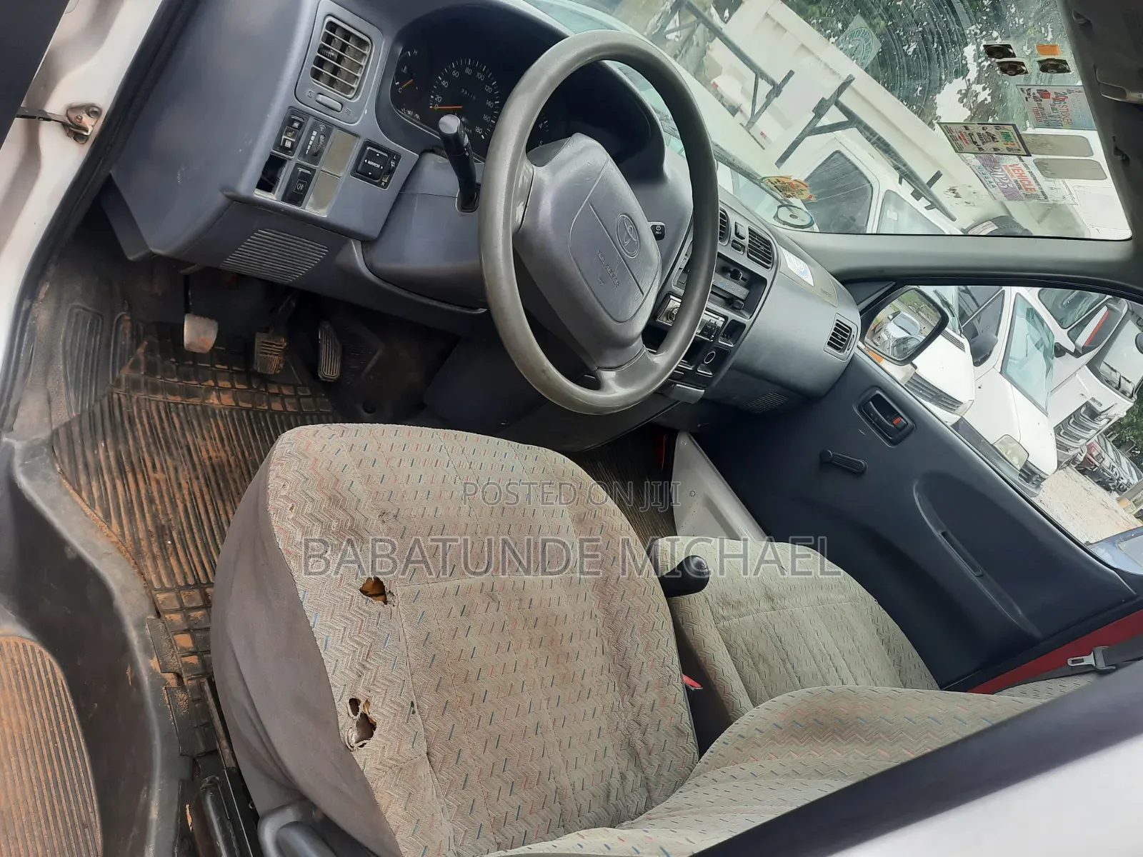 Toyota HiAce 2000 White