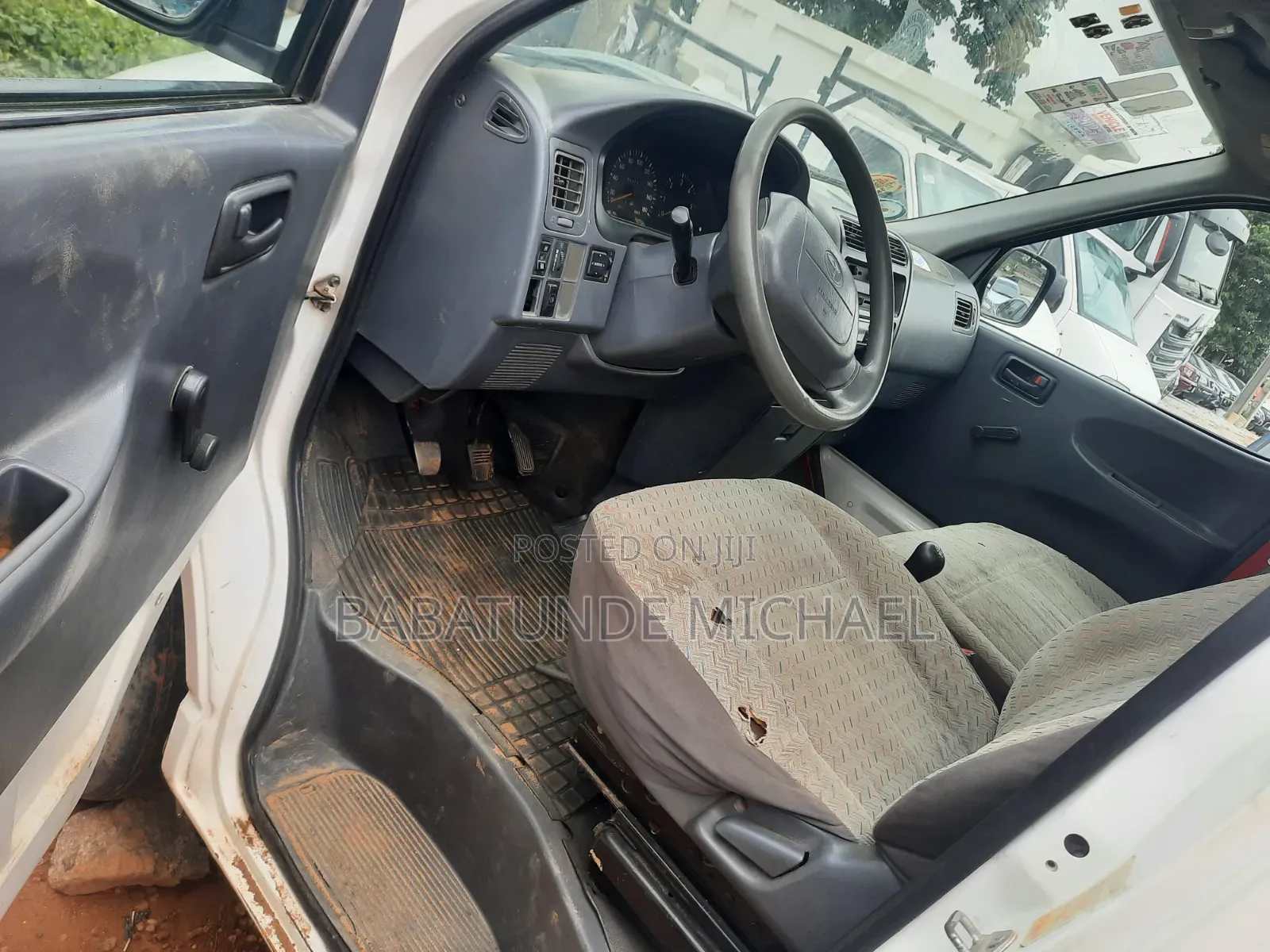 Toyota HiAce 2000 White