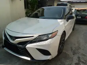 Toyota Camry 2018 White