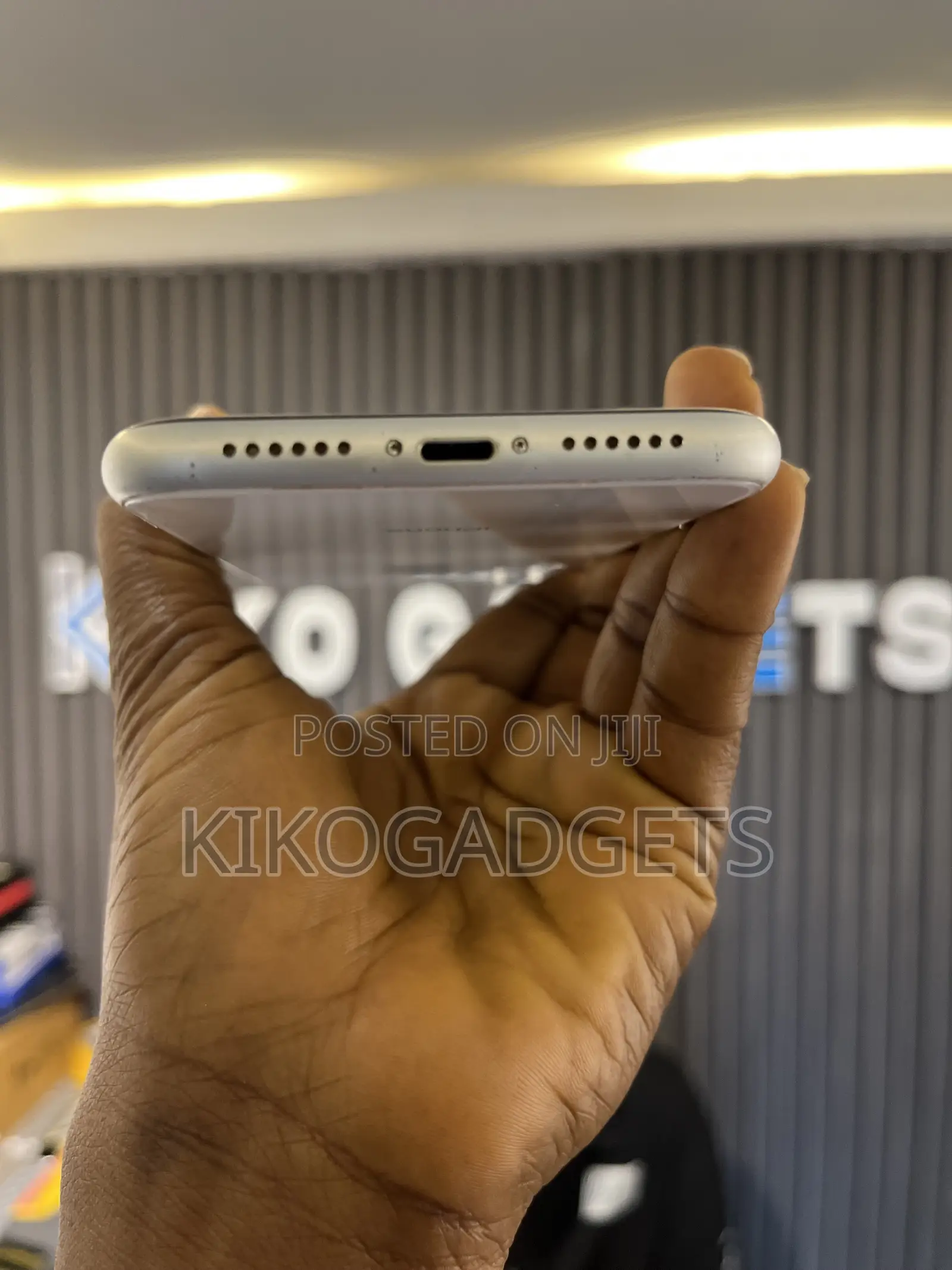 Apple iPhone XR 64 GB White