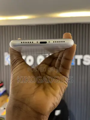 Apple iPhone XR 64 GB White