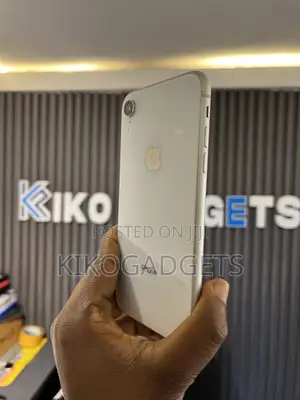 Apple iPhone XR 64 GB White