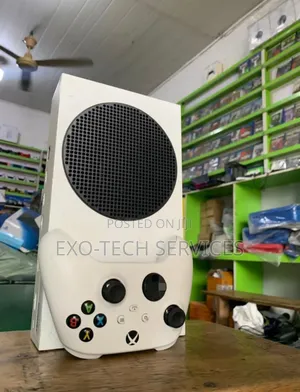 Xbox Series S With Controller