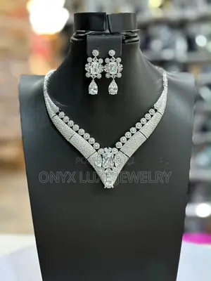 Luxury Silver Tone Cubic Zirconia Bridal Necklace Set