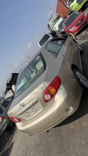 Toyota Corolla 2009 Gold