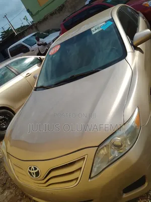 Toyota Camry 2010 Gold