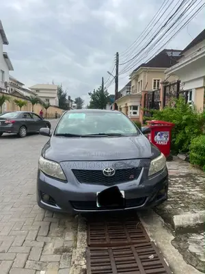 Toyota Corolla LE 4dr Sedan (1.8L 4cyl 4A) 2010 Gray