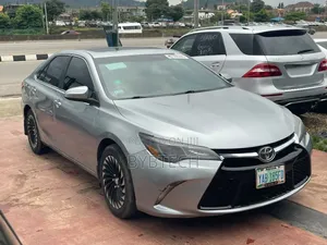 Toyota Camry SE 4dr Sedan (2.5L 4cyl 6A) 2016 Silver