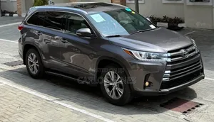 Toyota Highlander XLE 4dr SUV (3.5L 6cyl 6A) 2014 Gray