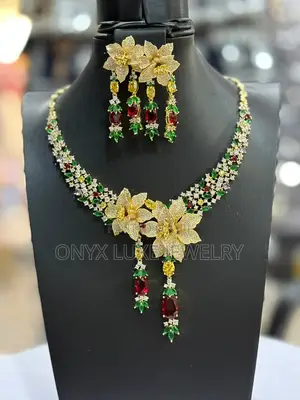 Luxury Floral Necklace Set