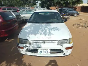 Toyota Corolla 1999 White