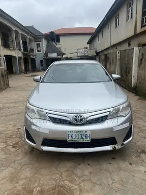 Toyota Camry LE 4dr Sedan (2.5L 4cyl 6A) 2012 Silver