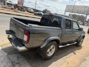 Nissan Frontier SE-V6 w/Leather 4x4 Long Bed Crew Cab 131.1 in. WB 2003
