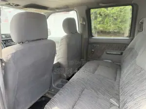 Nissan Frontier SE-V6 w/Leather 4x4 Long Bed Crew Cab 131.1 in. WB 2003
