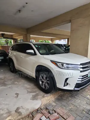 Toyota Highlander XLE 4dr SUV AWD (3.5L 6cyl 6A) 2015 White