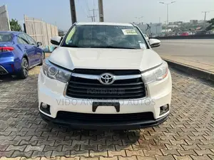 Toyota Highlander XLE 4dr SUV (3.5L 6cyl 6A) 2015 White