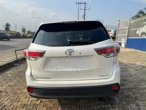 Toyota Highlander XLE 4dr SUV (3.5L 6cyl 6A) 2015 White