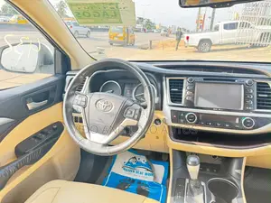 Toyota Highlander XLE 4dr SUV (3.5L 6cyl 6A) 2015 White