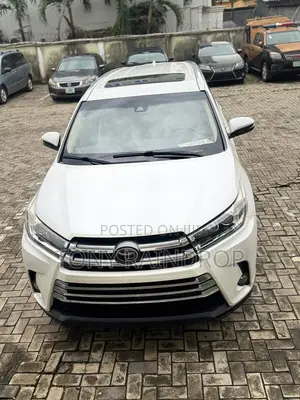 Toyota Highlander XLE 4x4 V6 (3.5L 6cyl 8A) 2017 White