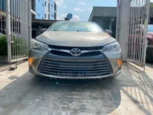 Toyota Camry LE 4dr Sedan (2.5L 4cyl 6A) 2016 Gold
