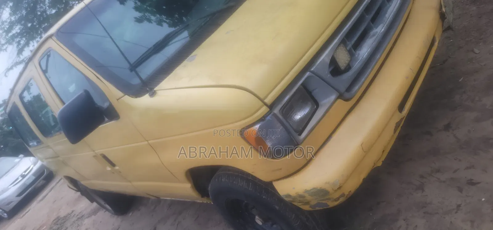 Ford E250 2001 Yellow