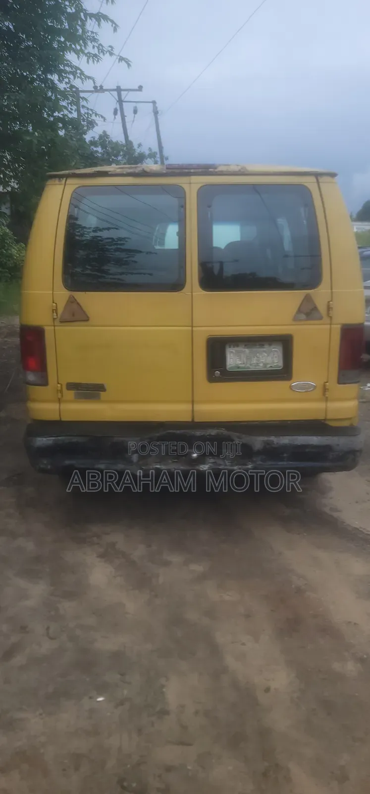 Ford E250 2001 Yellow