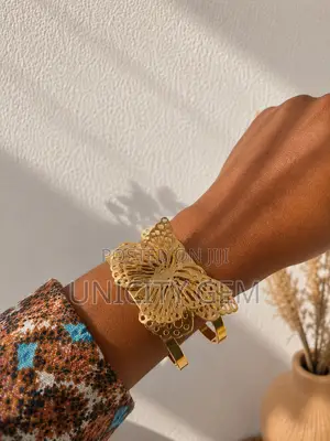 Luxury Bracelets and Bangles for Elegant Ladies