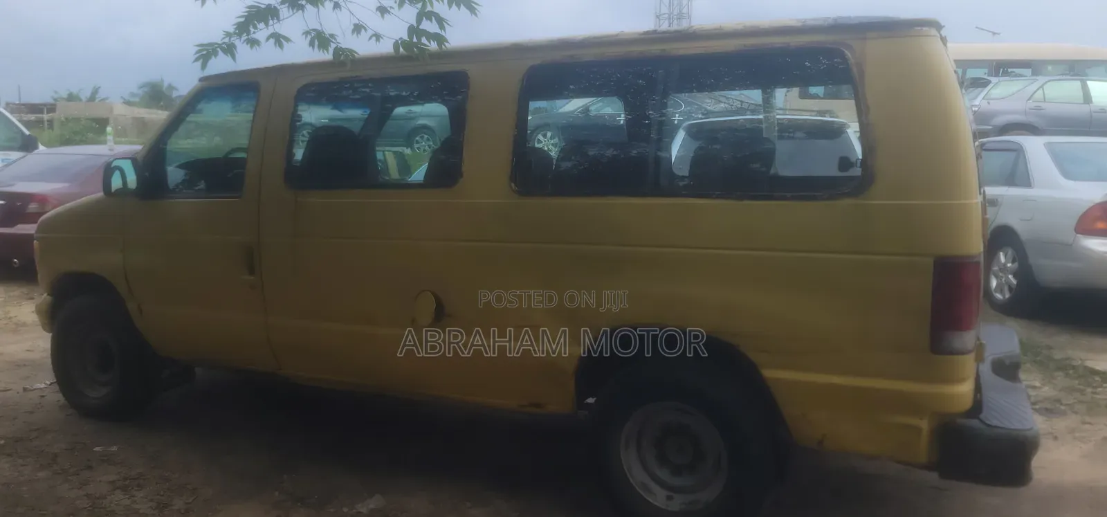 Ford E250 2001 Yellow