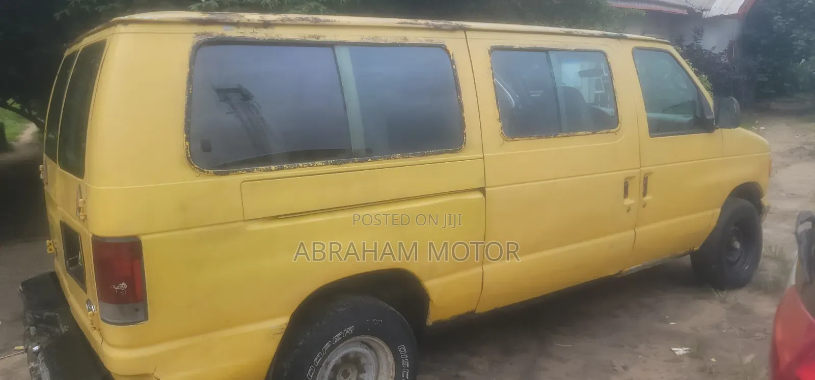 Ford E250 2001 Yellow
