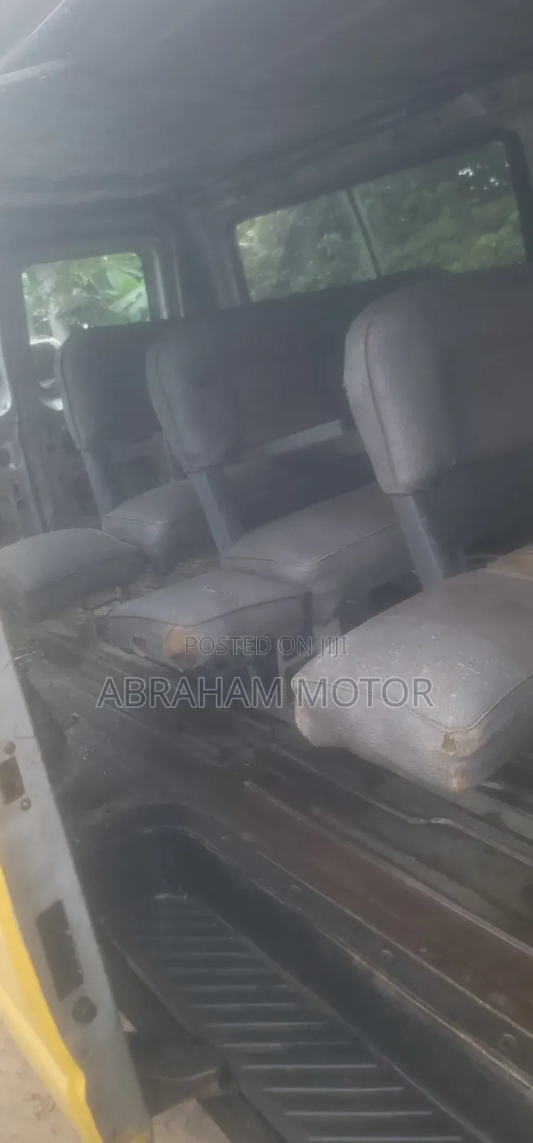 Ford E250 2001 Yellow