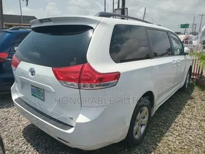 Toyota Sienna 2014 White