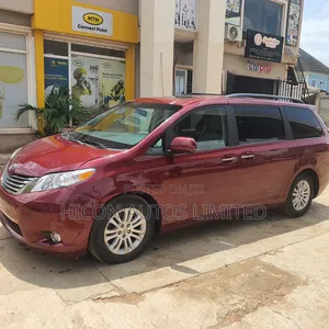 Toyota Sienna 2016 Red