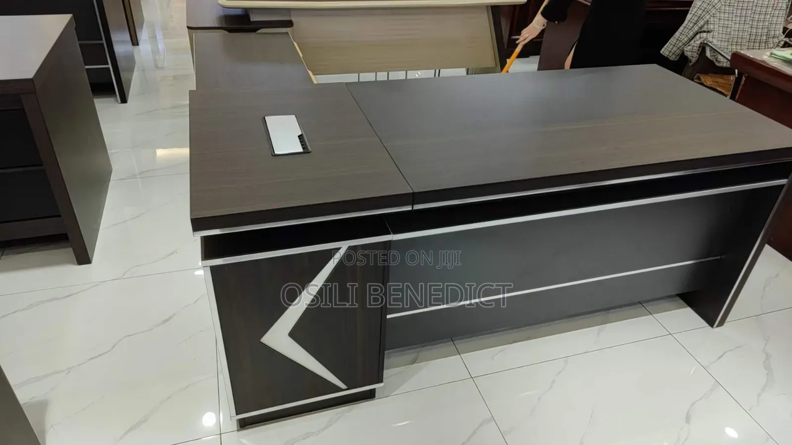 1.6mtr Executive Officer Table