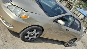 Toyota Corolla 2004 Gold