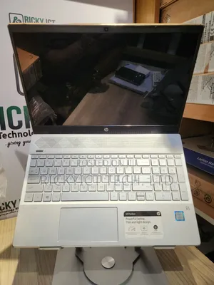 Laptop HP Pavilion 15-eh0050wm 8GB Intel Core i5 HDD 1T