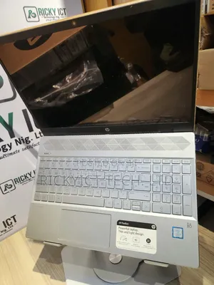 Laptop HP Pavilion 15-eh0050wm 8GB Intel Core i5 HDD 1T