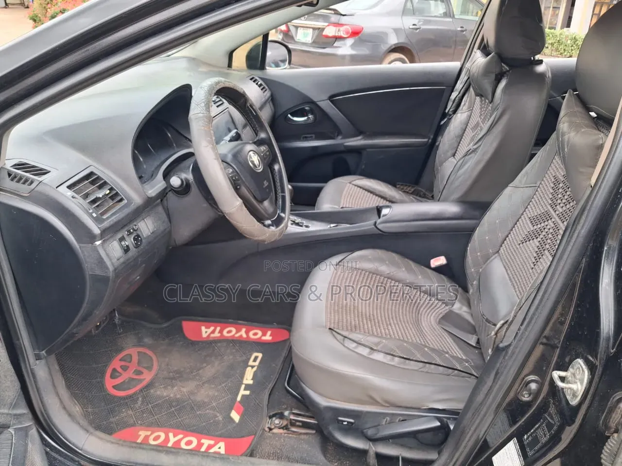 Toyota Avensis 2014 Black
