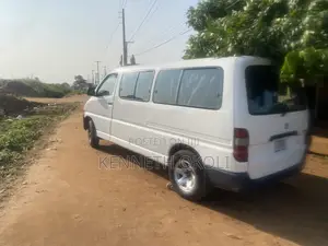 Toyota HiAce 2005 White