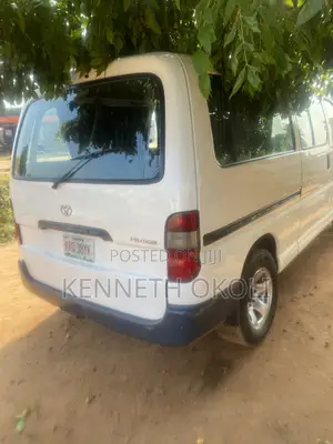 Toyota HiAce 2005 White