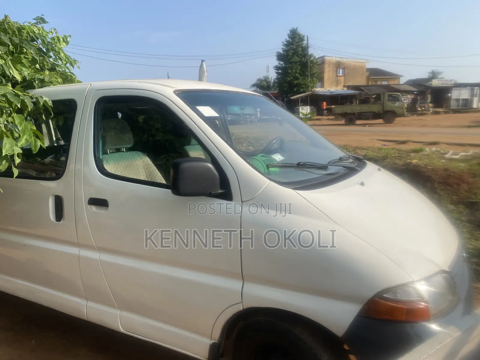 Toyota HiAce 2005 White