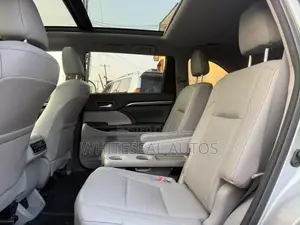 Toyota Highlander Limited Platinum 4dr SUV AWD (3.5L 6cyl 6A) 2015