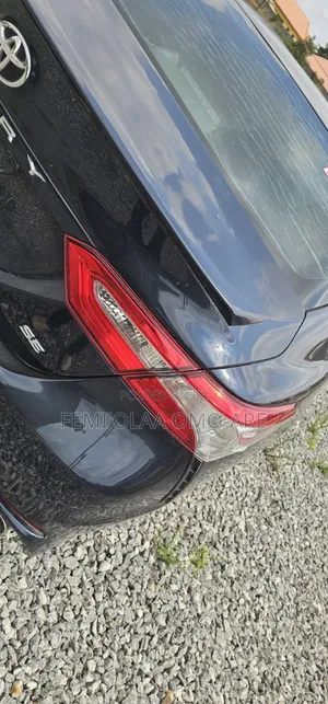 Toyota Camry SE FWD (2.5L 4cyl 8AM) 2018 Blue