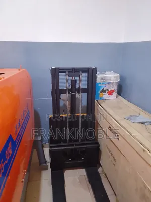 2tons Electric Pallet Stacker .