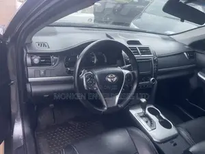 Toyota Camry SE 4dr Sedan (2.5L 4cyl 6A) 2013 Gray