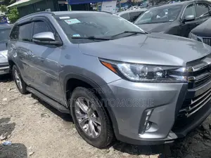 Toyota Highlander XLE 4dr SUV AWD (3.5L 6cyl 6A) 2015 Silver