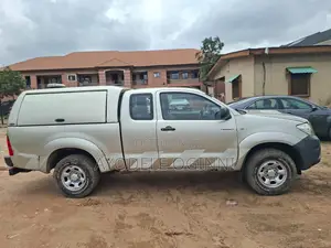 Toyota Hilux 2.5 D-4D 4X4 SRX 2009 Gray