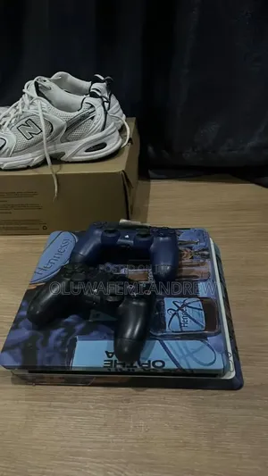 Play Station 4 Slim 1TB